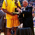 2000  生涯第一座MVP