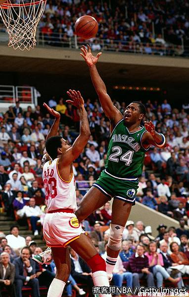 Mark Aguirre