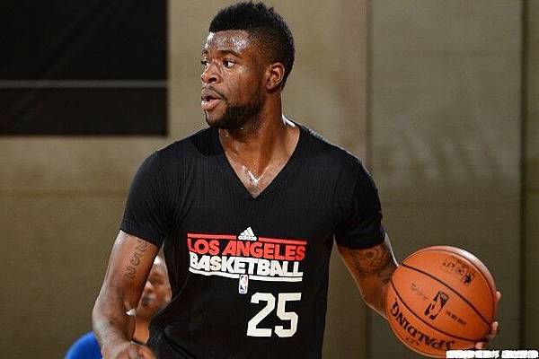 布拉克(Reggie Bullock) B+