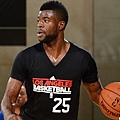 布拉克(Reggie Bullock) B+