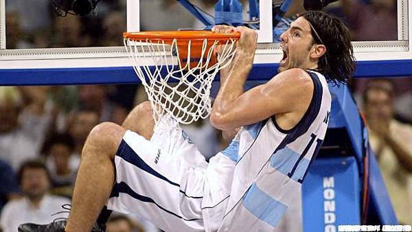 Luis Scola