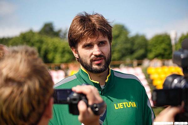 克雷薩(Linas Kleiza)