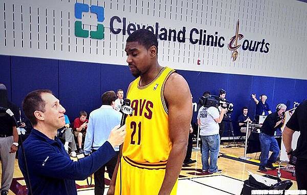 變髮圖強的Andrew Bynum