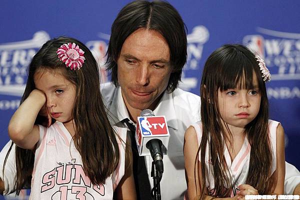 Steve Nash與雙胞胎女兒