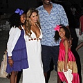 Kobe與妻兒前往希臘度假