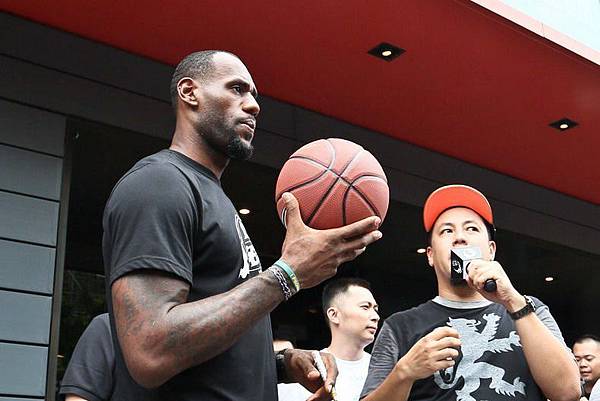 LeBron James中國行