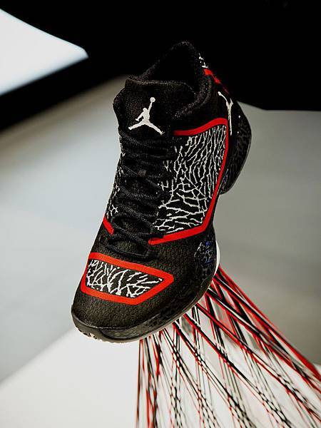 Air Jordan XX9採用了全球首款功能性編織鞋面，結合穩定架構、支撐、內部舒適度和外部耐磨性等特性