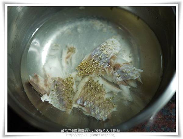 石鯽魚波菜粥1.JPG