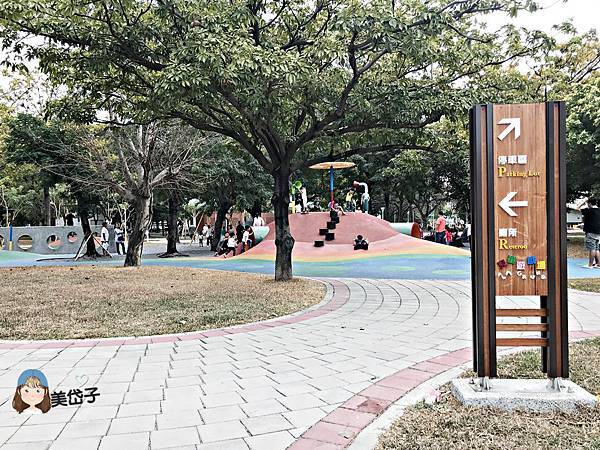 蓮池潭兒童公園4.JPG