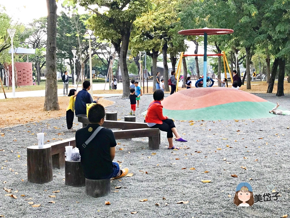 蓮池潭兒童公園8.JPG