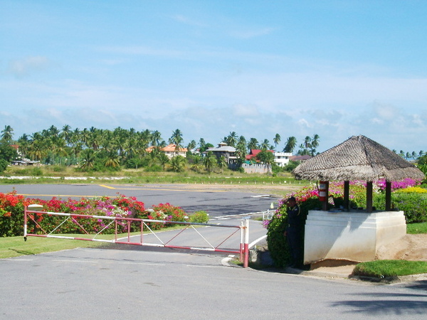 IMGP1460-Samui Airport跑道盡頭.JPG