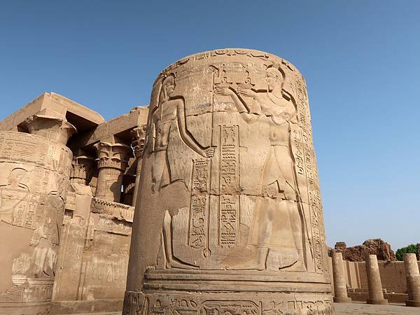 埃及自助，擁有美麗愛情故事的阿布辛貝＋康孟波神殿
