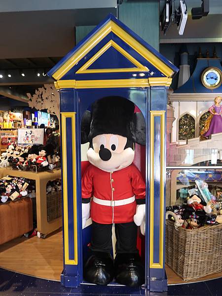 英國倫敦，迪士尼商店，只有這裡才有的限定版衛兵米奇！