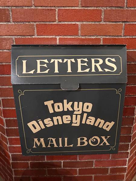 去東京迪士尼，一定要知道的5件事情！(生日貼紙、紀念章、電子