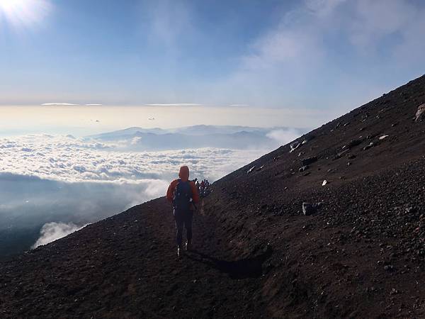 日本。菜鳥新手攻頂富士山：注意事項、登山裝備、路線