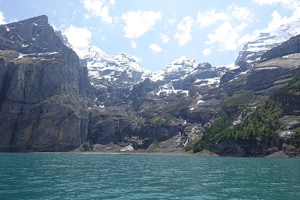 瑞士。超小眾景點 ☆ 歐士能湖 Oeschinensee，一