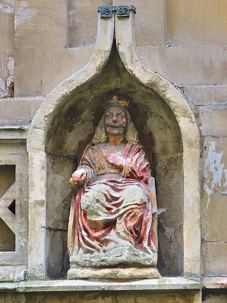 Bladud_Statue_at_Roman_Baths,_Bath