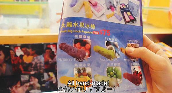 一位外國妹子在台灣旅遊時發現了一種形狀奇特的食物，她猶豫了許久都沒有勇氣吃下去...看到食物的真容你一定會被嚇到。3