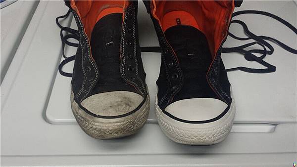 髒髒的帆布鞋得救了!!!  不必為清潔鞋子煩惱，下次不妨試試這種方法....2