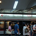 這是徐家匯地鐵站，其實仔細看跟台灣的捷運也是大同小異阿