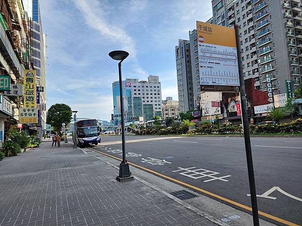 台中湧泉公園~~漫步星泉湖走入滿月指輪水上步道