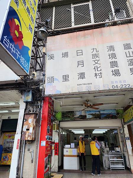 台中湧泉公園~~漫步星泉湖走入滿月指輪水上步道