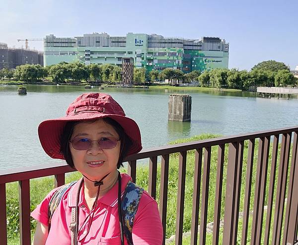 台中湧泉公園~~漫步星泉湖走入滿月指輪水上步道