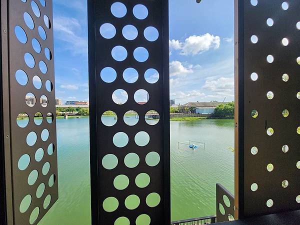 台中湧泉公園~~漫步星泉湖走入滿月指輪水上步道