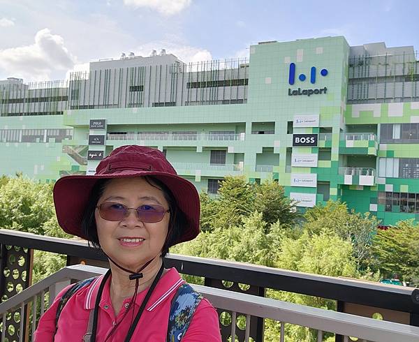 台中湧泉公園~~漫步星泉湖走入滿月指輪水上步道