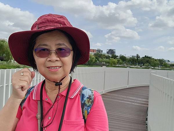 台中湧泉公園~~漫步星泉湖走入滿月指輪水上步道