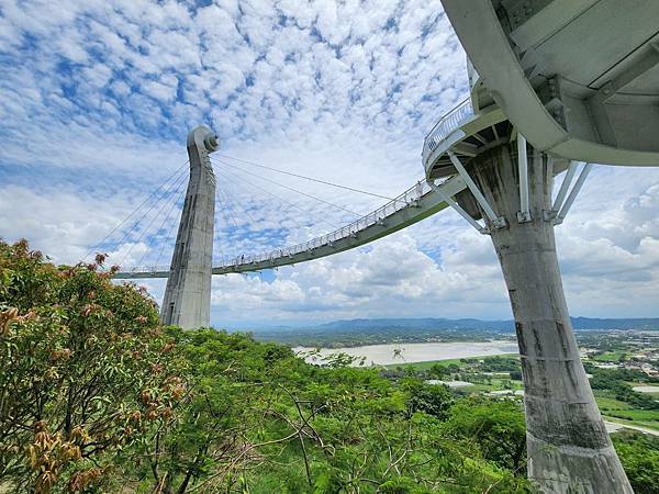 多變雲彩下壯觀之高雄岡山之眼