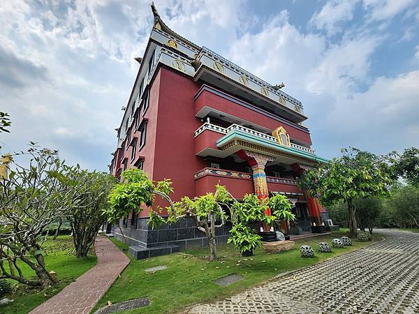 台南左鎮噶瑪噶居寺