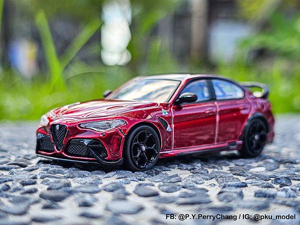 <1/64模型車開箱> Tarmac Works Alfa 