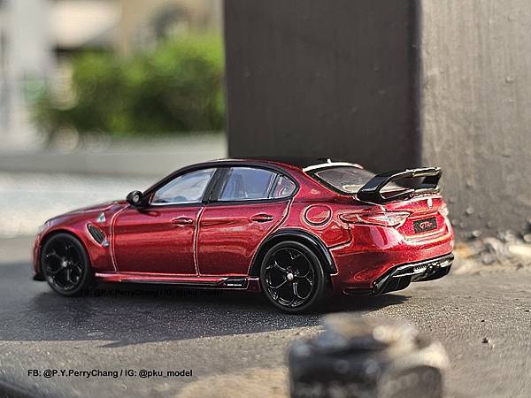 <1/64模型車開箱> Tarmac Works Alfa 