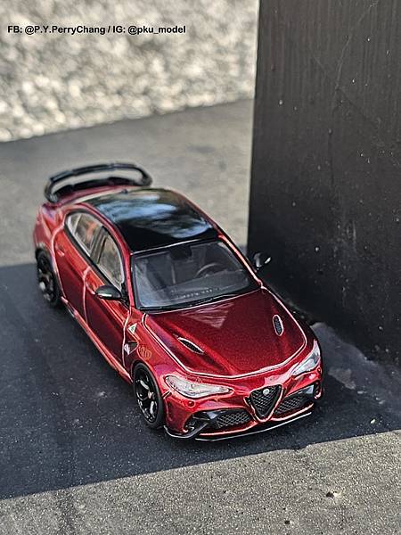 <1/64模型車開箱> Tarmac Works Alfa 