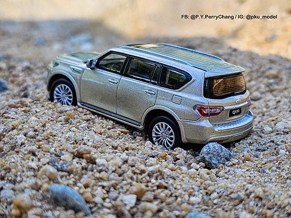 <1/64模型車開箱> 原廠OEM Infiniti QX8