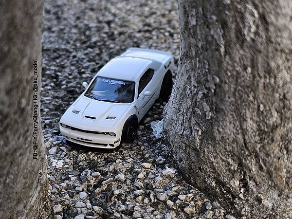 <1/64模型車開箱> Tarmac Works Dodge