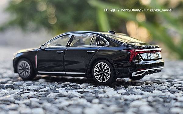 <1/64模型車開箱> Xcartoys 拓意 Hongqi