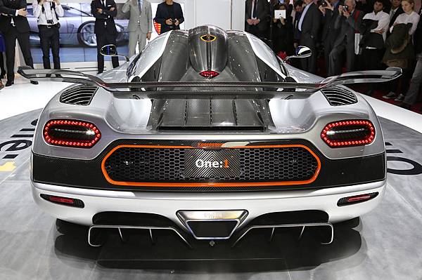 koenigsegg-agera-one-1-rear-end