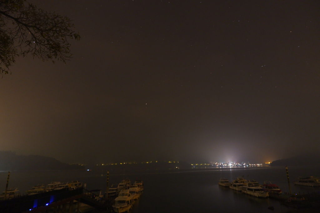 日月潭朝霧碼頭星空