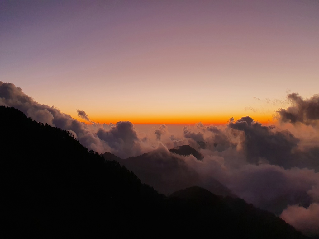 合歡山主峰夕陽落下