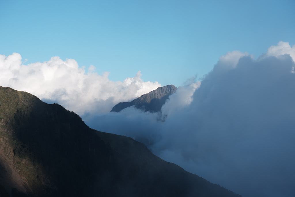 被雲包圍的合歡山