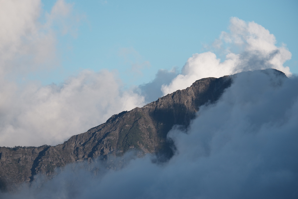 被雲包圍的合歡山