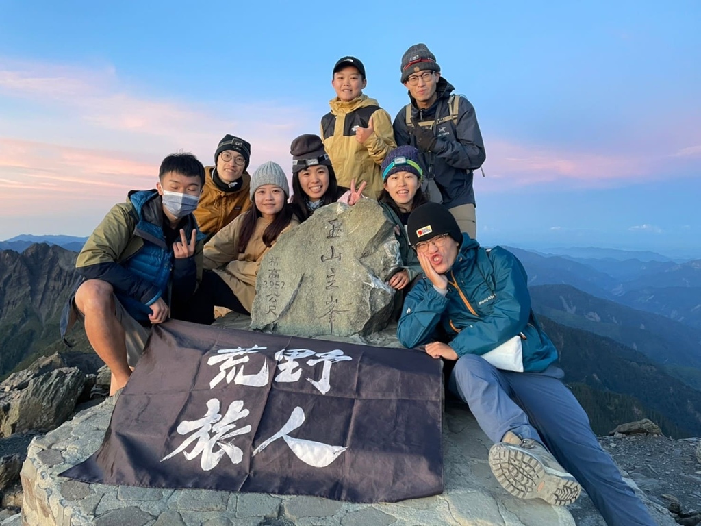 荒野旅人-《圈谷,冰斗,東亞之巔》 玉山主峰 兩天一夜