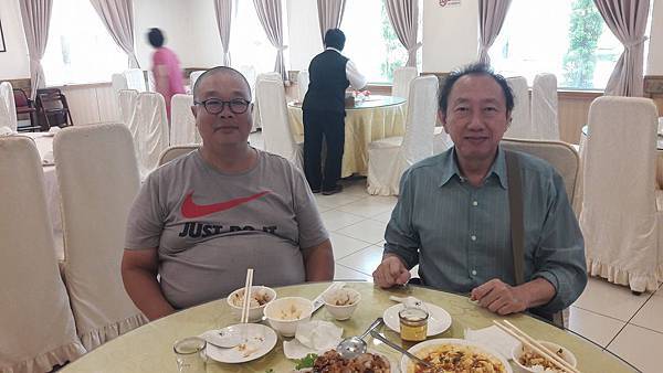 1051030朋友聚餐.jpg 1051030朋友聚餐.jpg