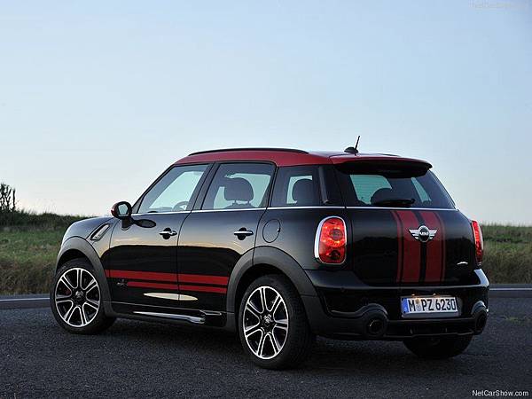 Mini-Countryman_John_Cooper_Works_2013_800x600_wallpaper_41