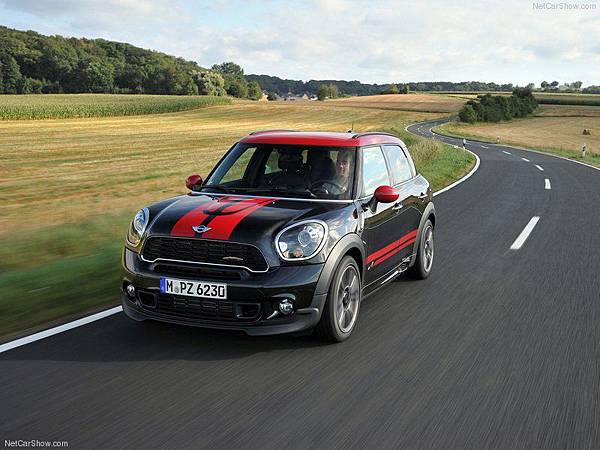 Mini-Countryman_John_Cooper_Works_2013_800x600_wallpaper_07