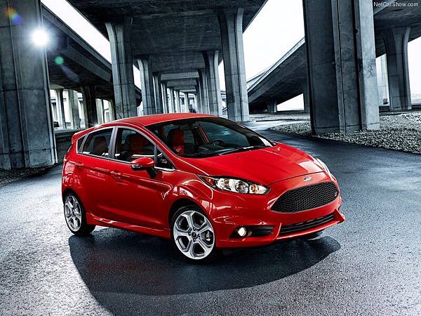 Ford-Fiesta_ST_2014_800x600_wallpaper_04