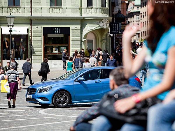 Mercedes-Benz-A-Class_2013_800x600_wallpaper_44 Mercedes-Benz-A-Class_2013_800x600_wallpaper_44