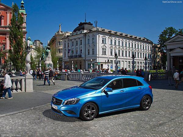 Mercedes-Benz-A-Class_2013_800x600_wallpaper_3e Mercedes-Benz-A-Class_2013_800x600_wallpaper_3e